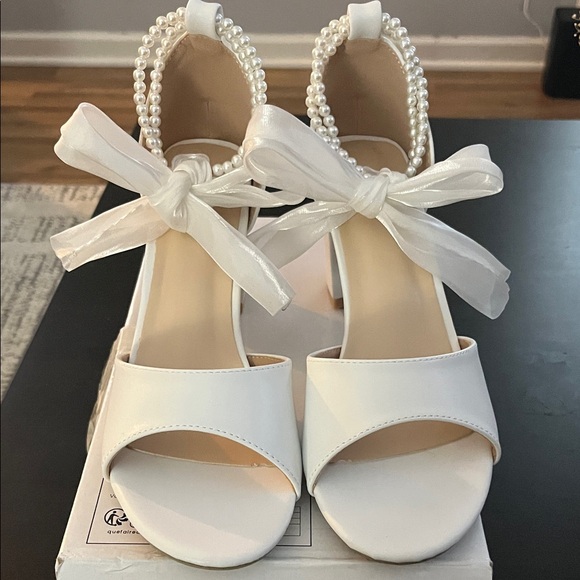 Elegant White Pearl-Embellished Women's Heels - Picture 1 of 4